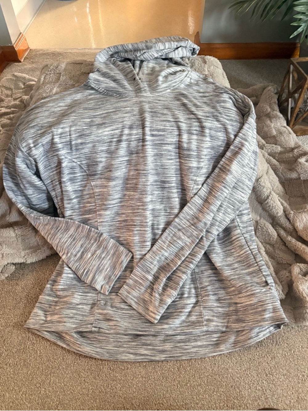 Marika Women’s Crewneck Hoodie Sweater in Heather Gray